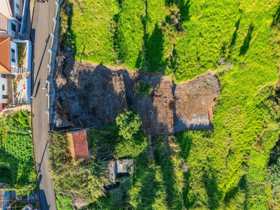 Terreno para Venda em Arco da Calheta Foto 2