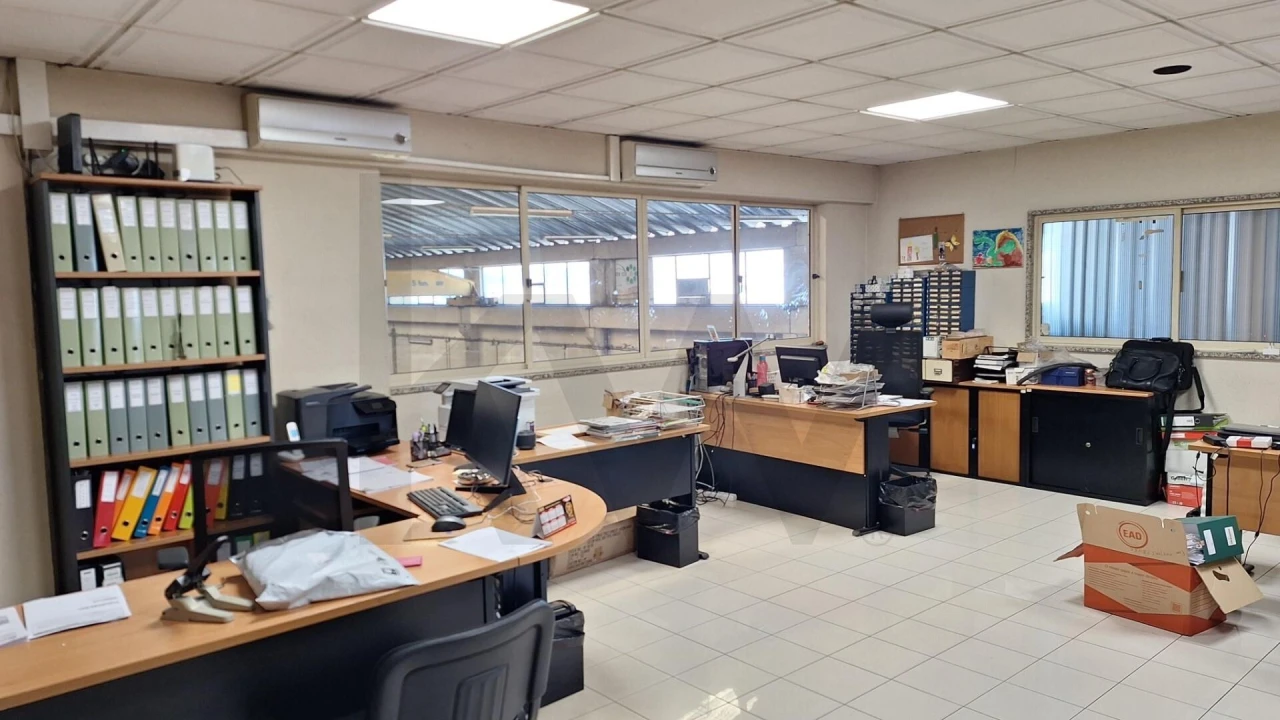 Armazém para Venda em Alhos Vedros Foto 11