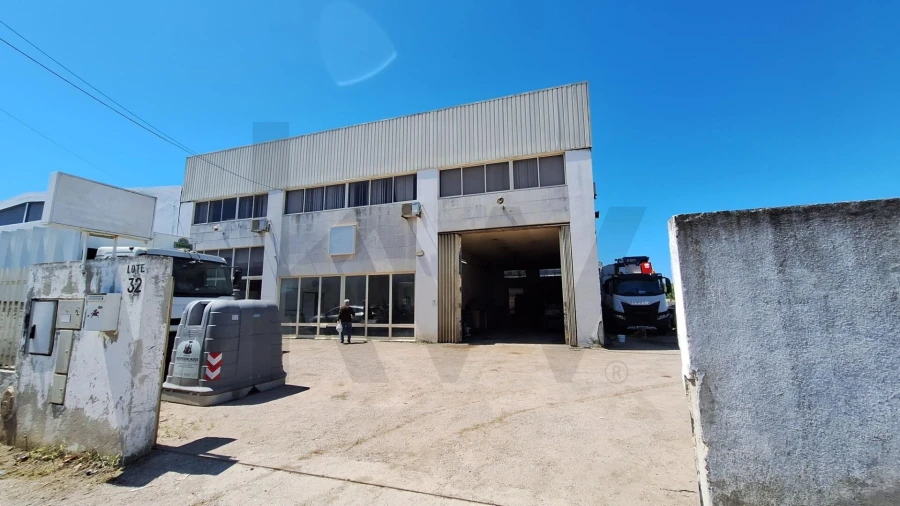 Armazém para Venda em Alhos Vedros Foto 1