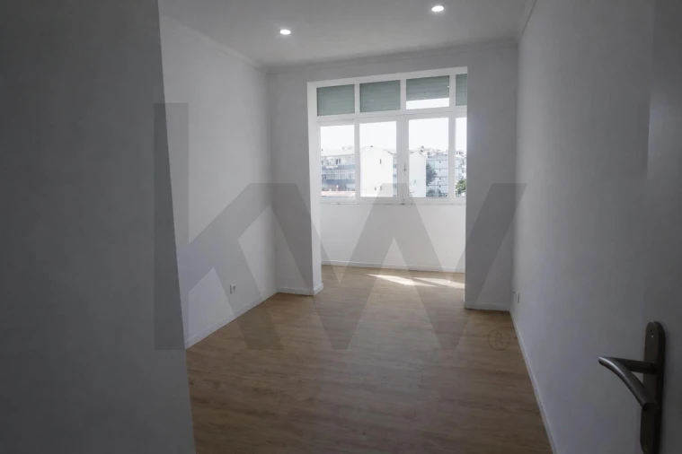 Apartamento T1 para Arrendamento em Charneca de Caparica e Sobreda Foto 6