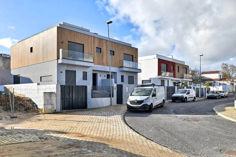 Moradia T3 para Venda em Alcabideche Foto 2