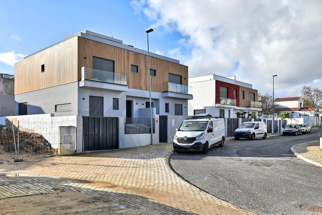 Moradia T3 para Venda em Alcabideche Foto 2