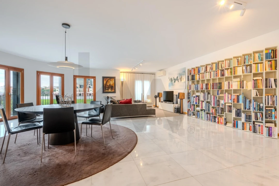 Apartamento T3 para Arrendamento em Campo de Ourique Foto 1