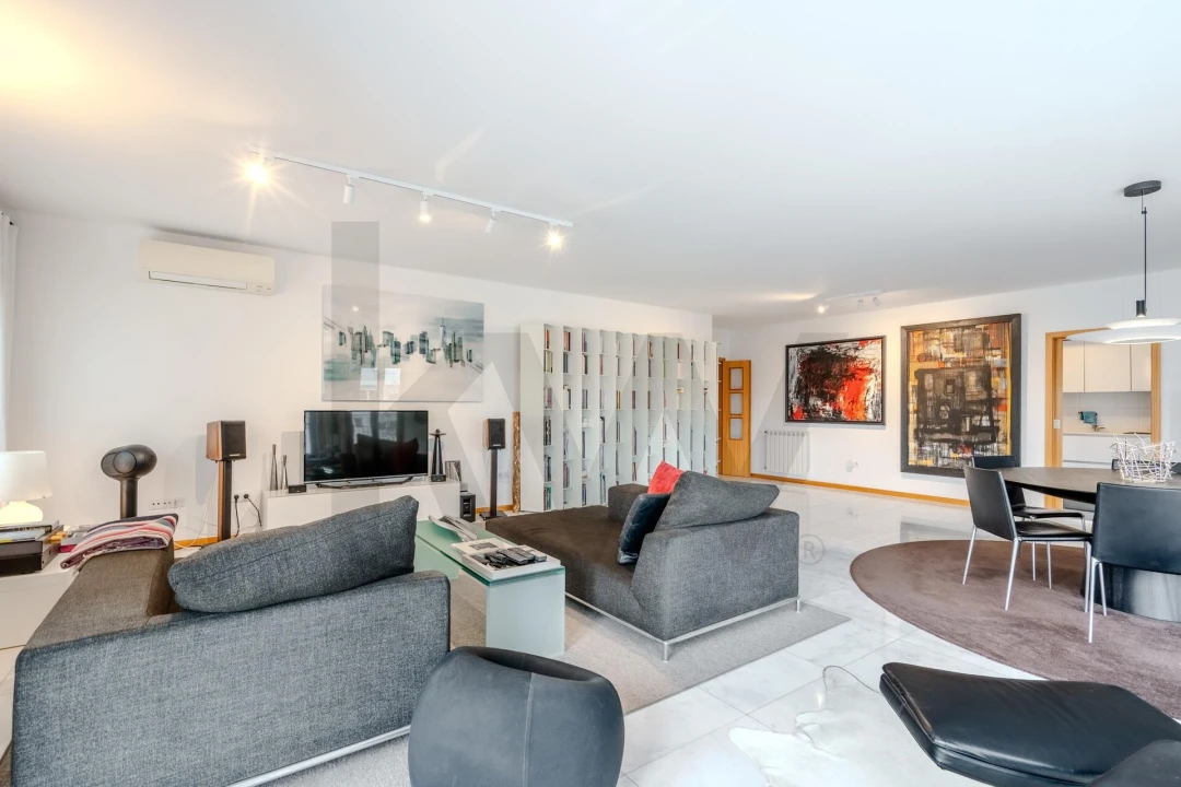 Apartamento T3 para Arrendamento em Campo de Ourique Foto 10