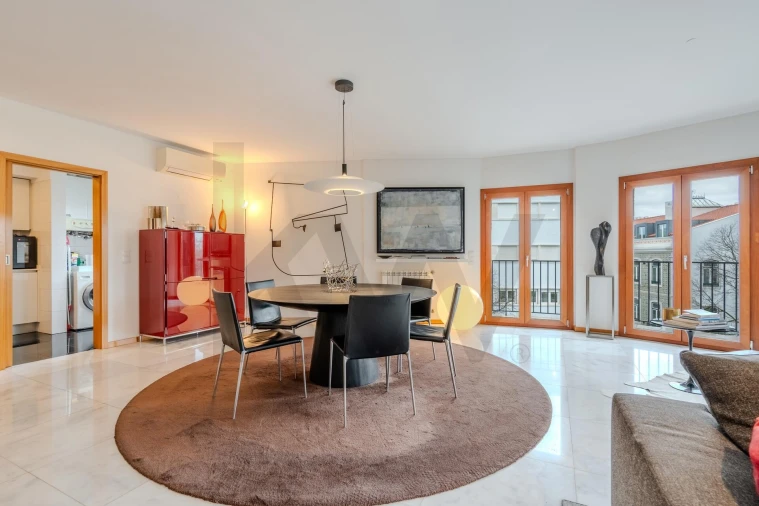 Apartamento T3 para Arrendamento em Campo de Ourique Foto 6