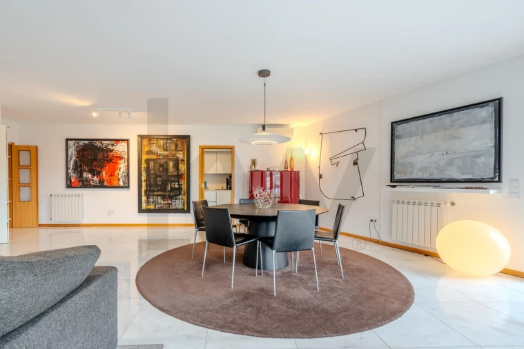 Apartamento T3 para Arrendamento em Campo de Ourique Foto 11