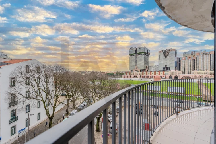 Apartamento T3 para Arrendamento em Campo de Ourique Foto 4