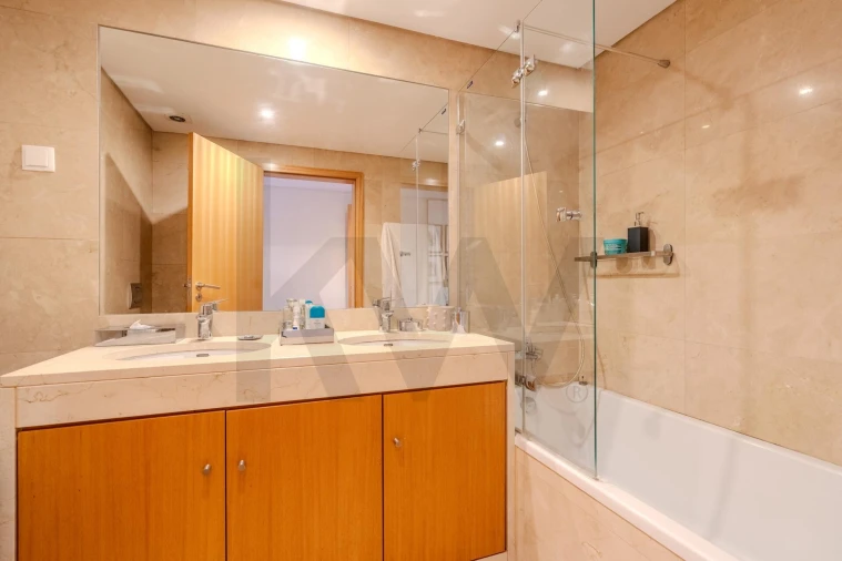 Apartamento T3 para Arrendamento em Campo de Ourique Foto 48