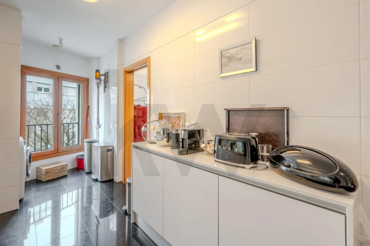 Apartamento T3 para Arrendamento em Campo de Ourique Foto 46