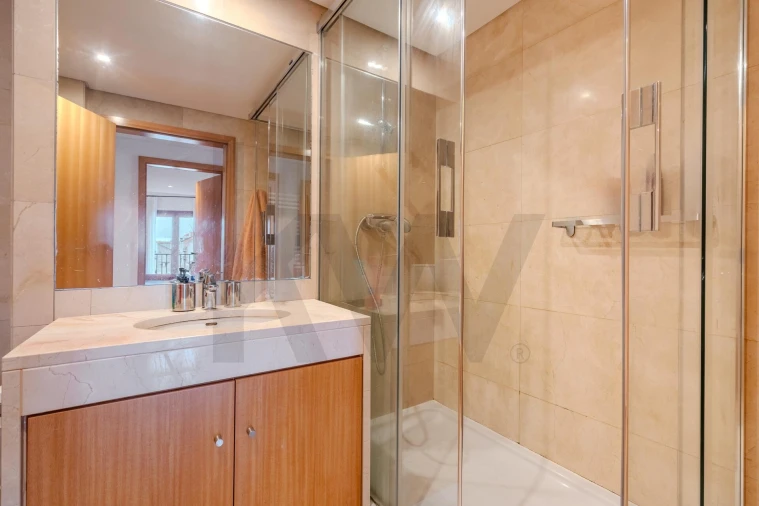 Apartamento T3 para Arrendamento em Campo de Ourique Foto 31