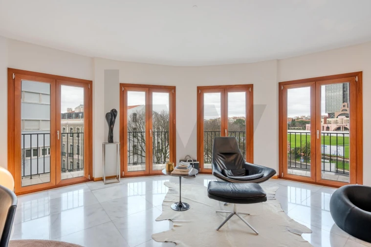 Apartamento T3 para Arrendamento em Campo de Ourique Foto 2