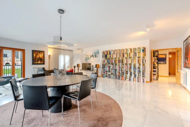 Apartamento T3 para Arrendamento em Campo de Ourique Foto 9