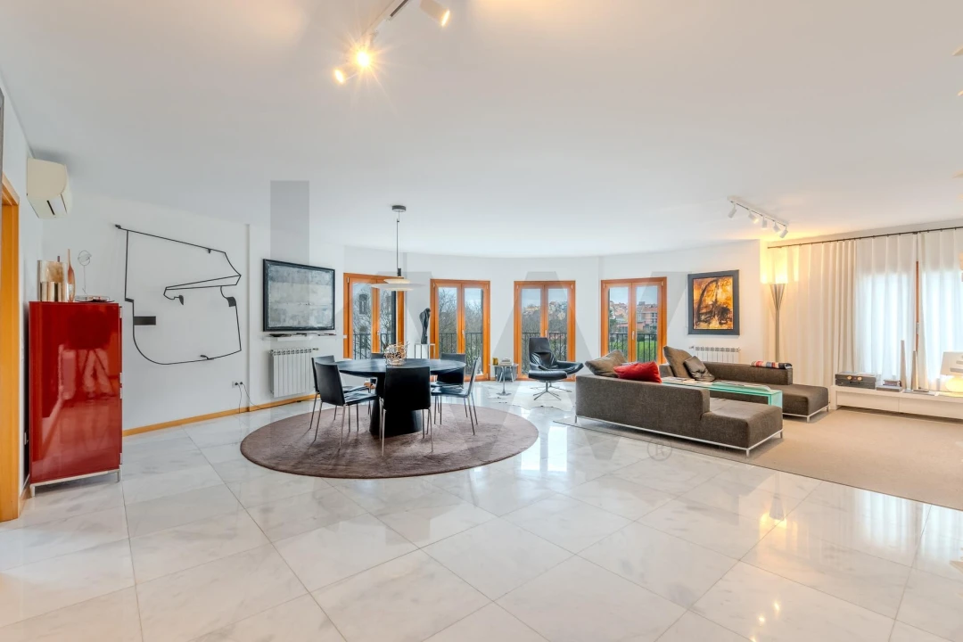 Apartamento T3 para Arrendamento em Campo de Ourique Foto 5