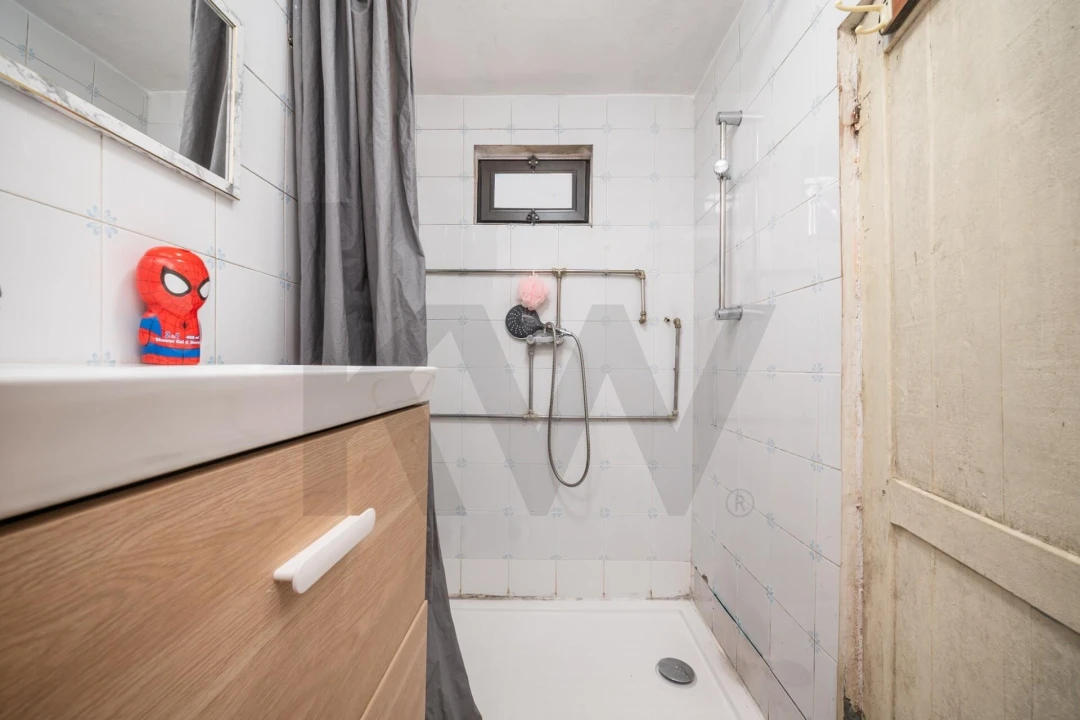 Moradia T1 para Venda em Casal Comba Foto 15