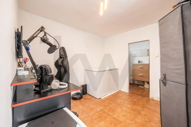 Moradia T1 para Venda em Casal Comba Foto 11