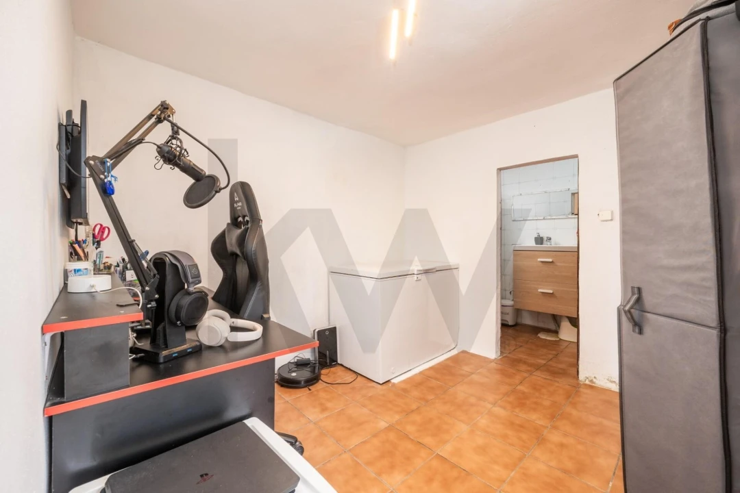 Moradia T1 para Venda em Casal Comba Foto 11