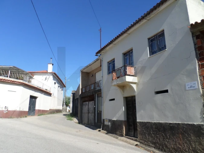 Moradia T3 para Venda em Sazes do Lorvão Foto 2