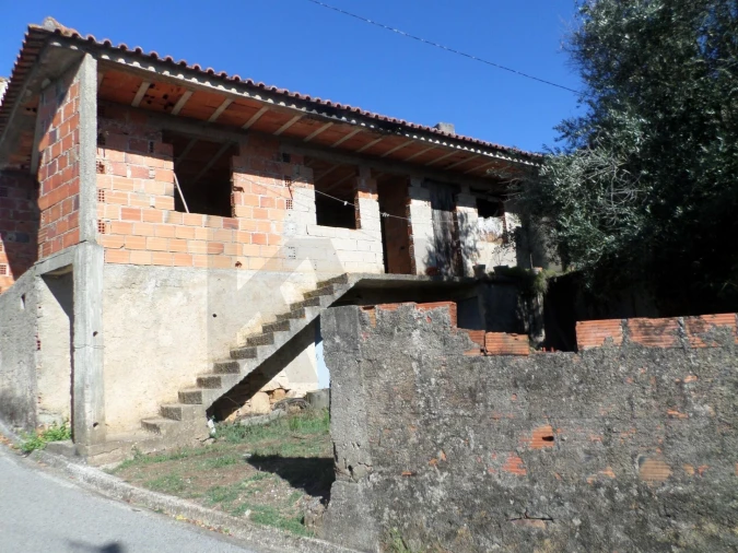 Moradia T3 para Venda em Sazes do Lorvão Foto 28