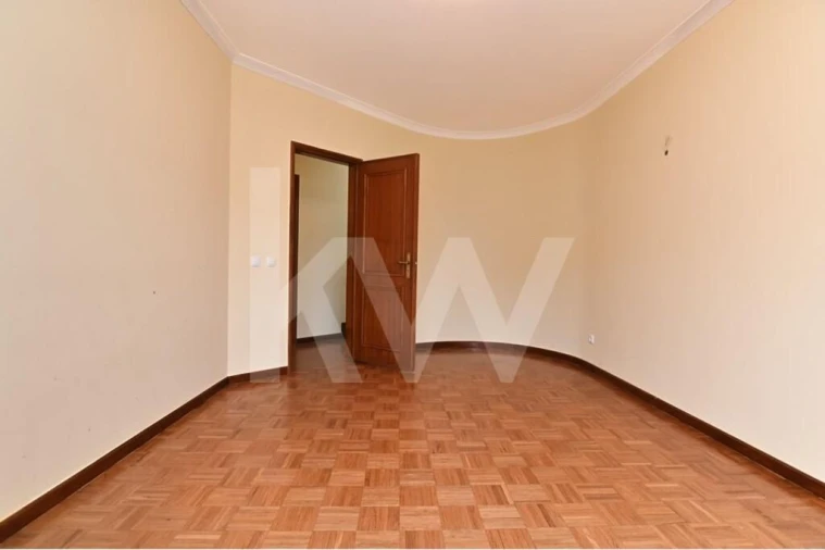 Moradia T6 para Venda em Alcabideche Foto 14