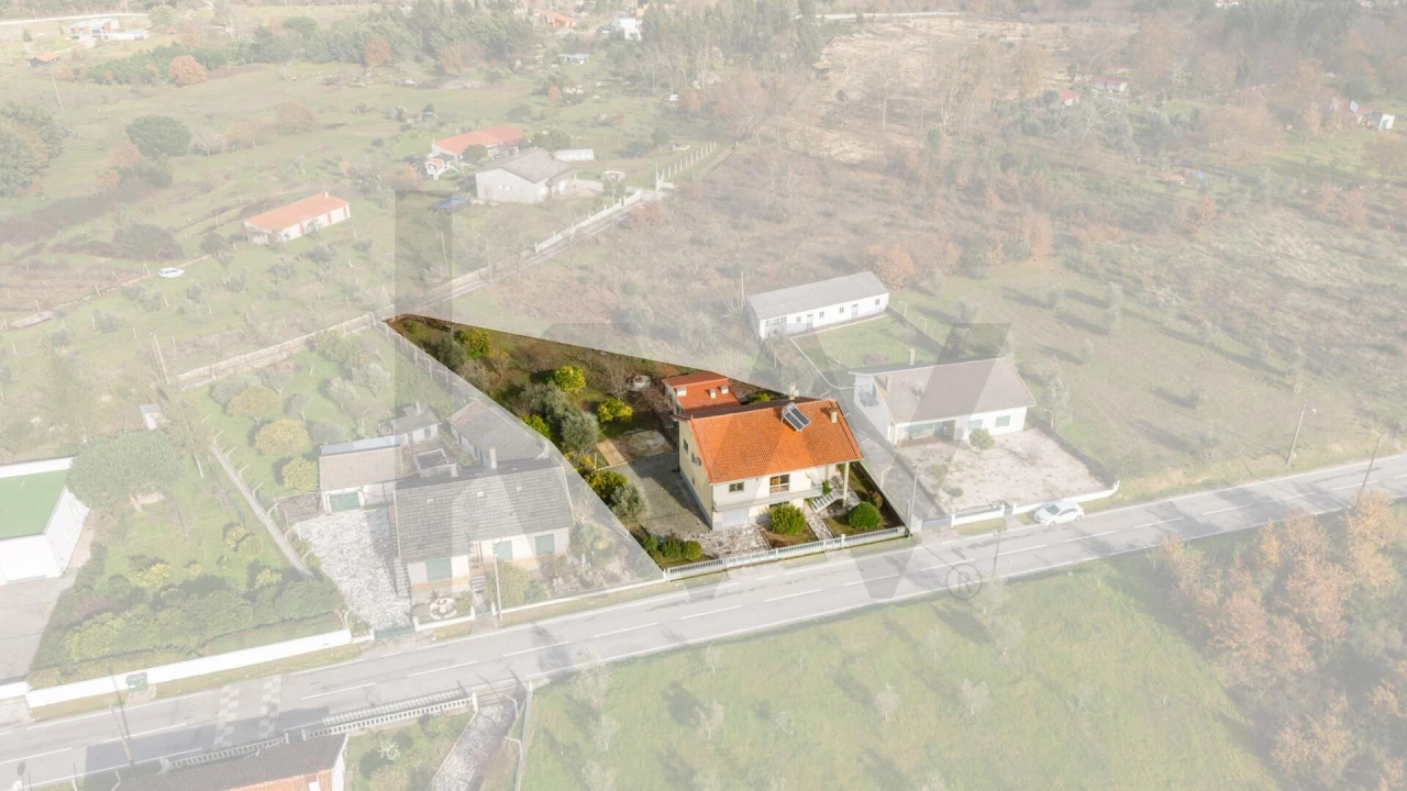 Moradia T4 para Venda em Travanca de Lagos Foto 1