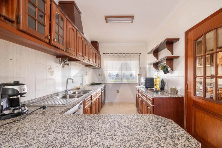 Moradia T4 para Venda em Travanca de Lagos Foto 6