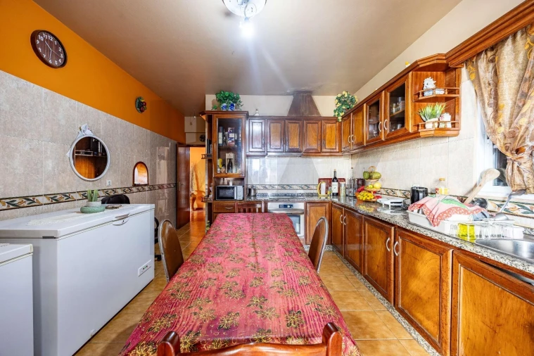 Moradia T3 para Venda em Camacha Foto 17