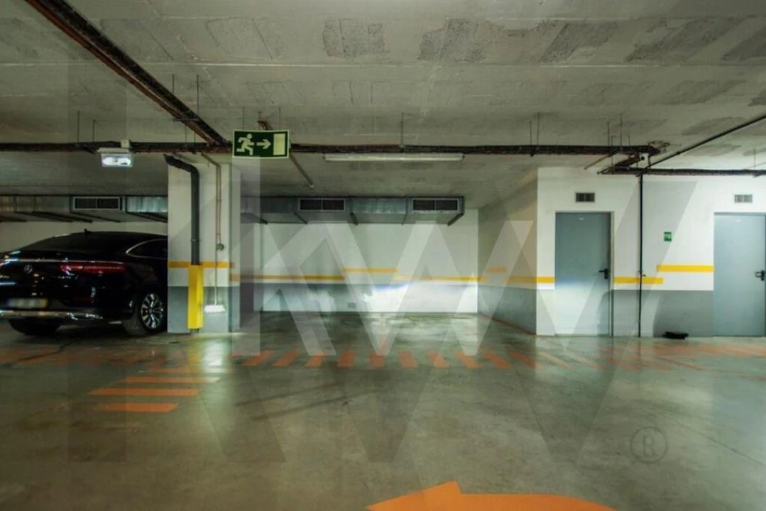 Apartamento T3 para Arrendamento em Alvalade Foto 28