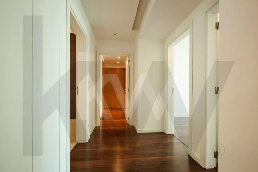 Apartamento T3 para Arrendamento em Alvalade Foto 6