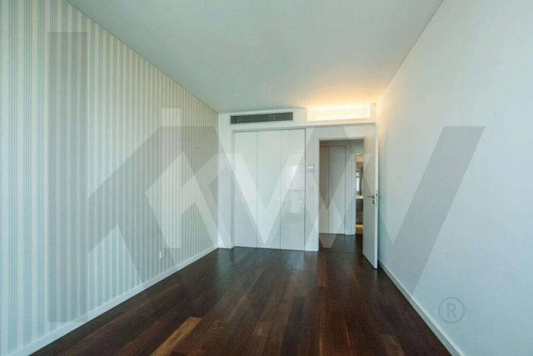 Apartamento T3 para Arrendamento em Alvalade Foto 18