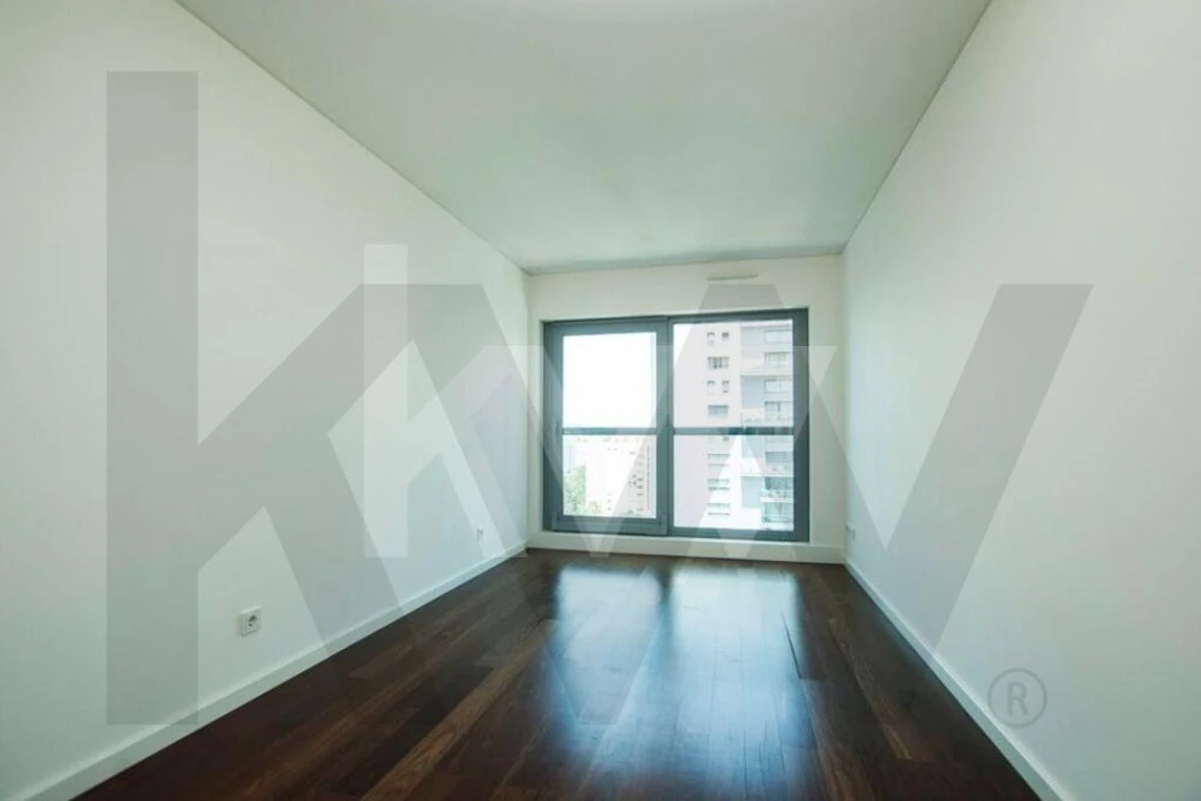 Apartamento T3 para Arrendamento em Alvalade Foto 15