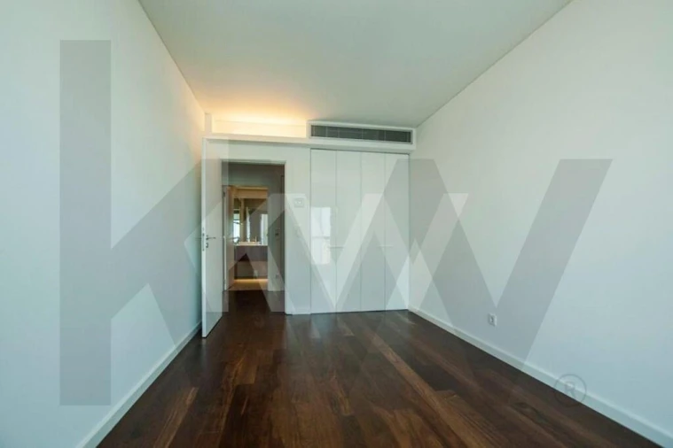 Apartamento T3 para Arrendamento em Alvalade Foto 16