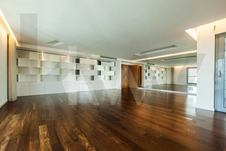 Apartamento T3 para Arrendamento em Alvalade Foto 2