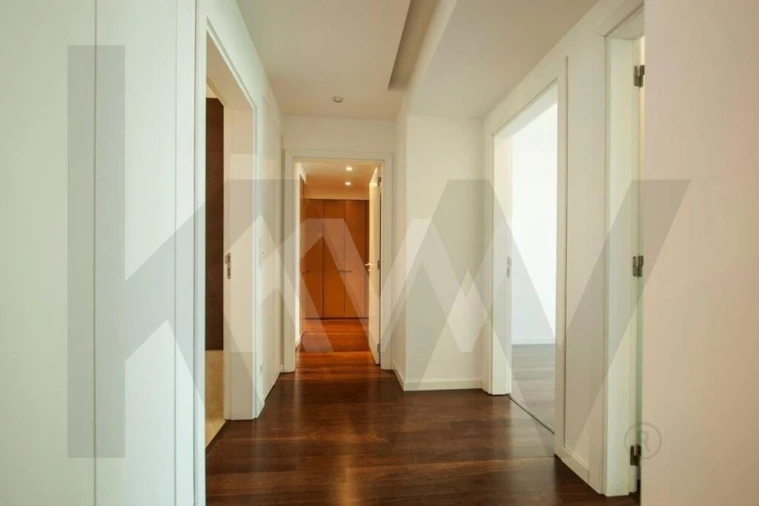 Apartamento T3 para Arrendamento em Alvalade Foto 6