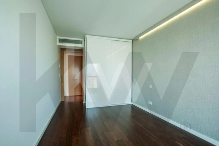 Apartamento T3 para Arrendamento em Alvalade Foto 10