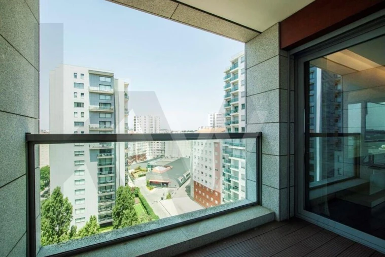 Apartamento T3 para Arrendamento em Alvalade Foto 4