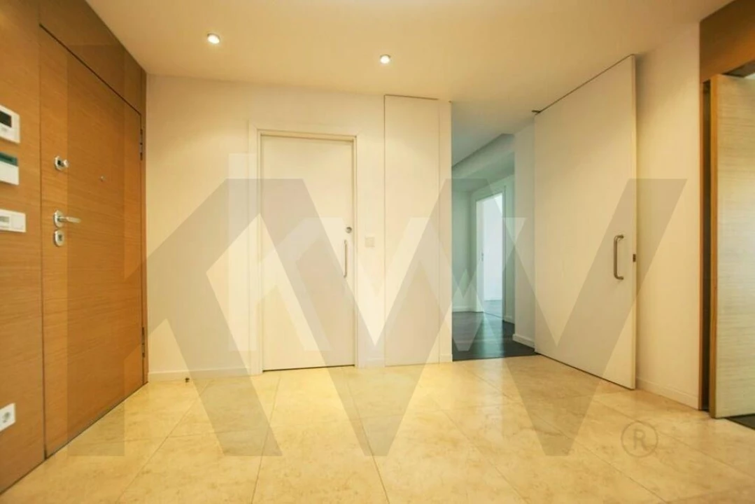 Apartamento T3 para Arrendamento em Alvalade Foto 5