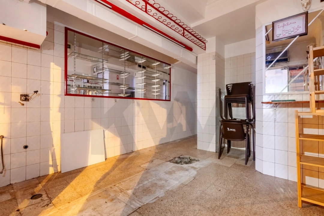 Loja para Arrendamento em São Domingos de Benfica Foto 2