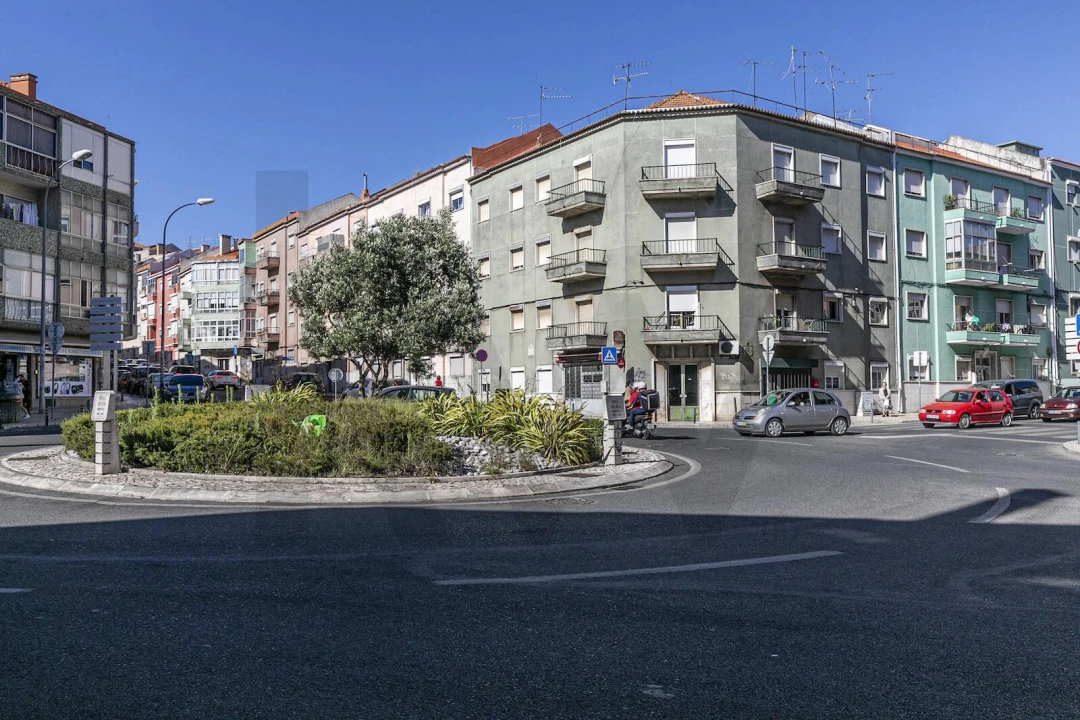 Loja para Arrendamento em Mina de Água Foto 9