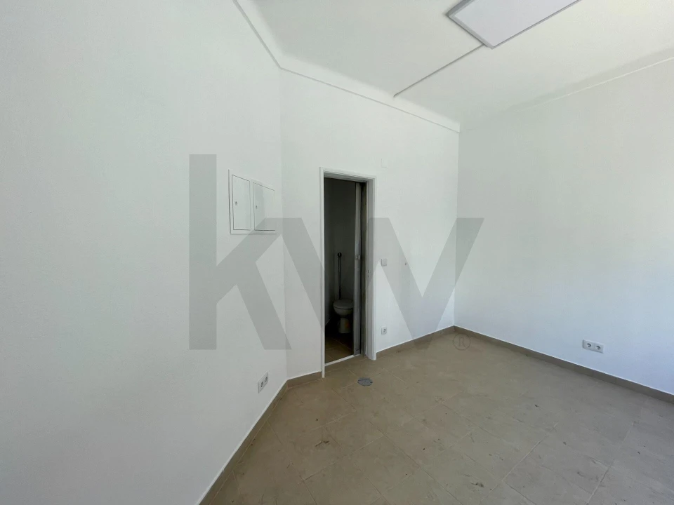 Loja para Arrendamento em Mina de Água Foto 6