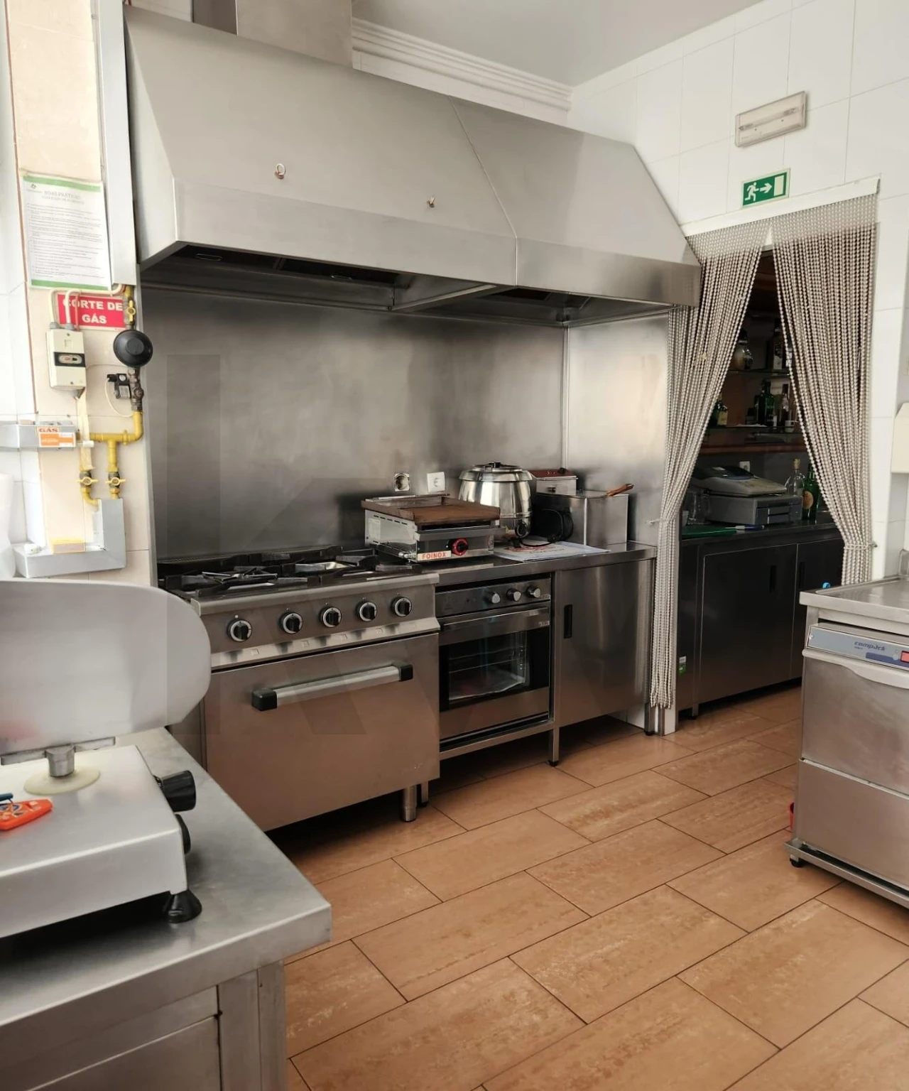 Loja para Arrendamento em Laranjeiro e Feijó Foto 21