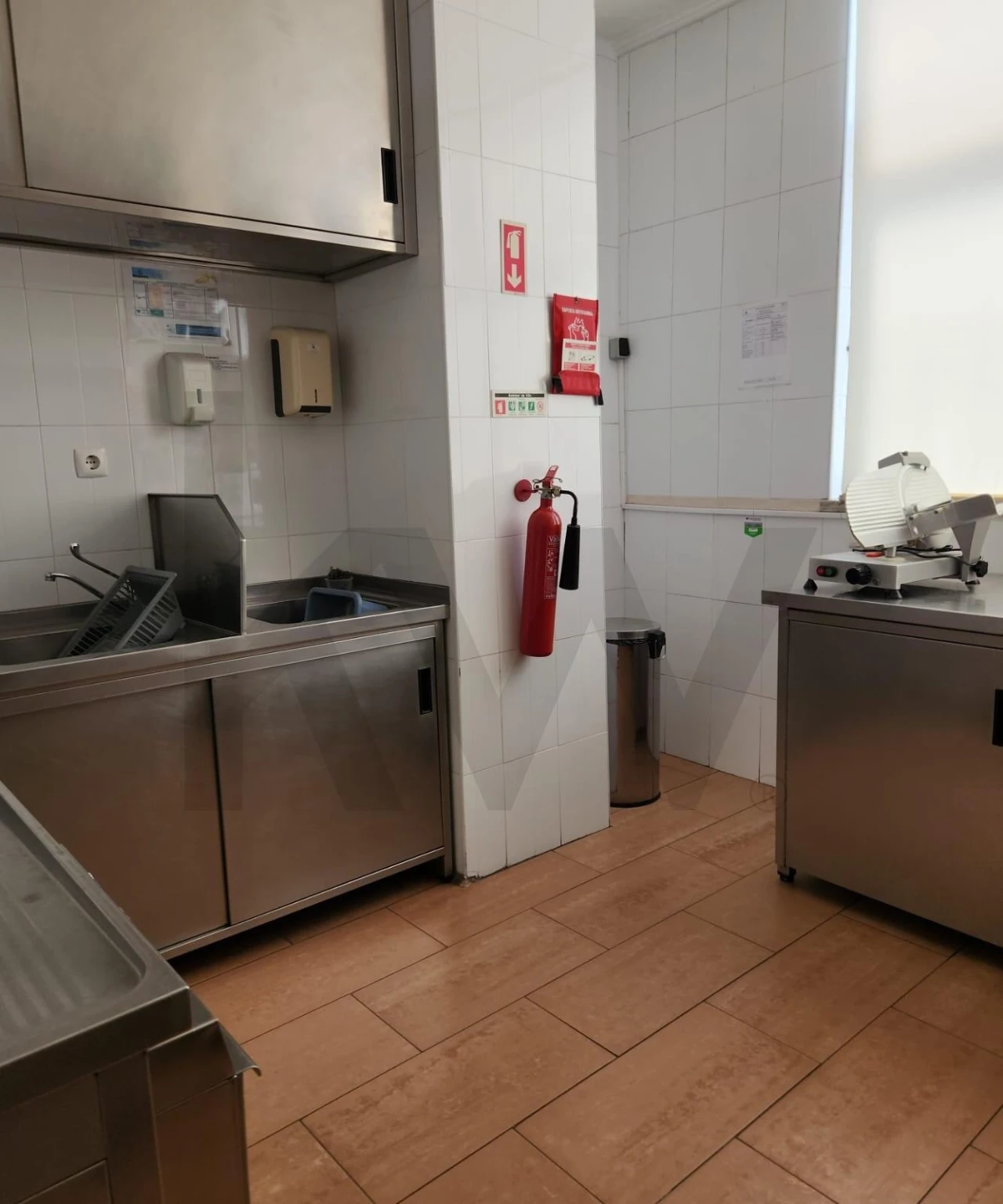 Loja para Arrendamento em Laranjeiro e Feijó Foto 19