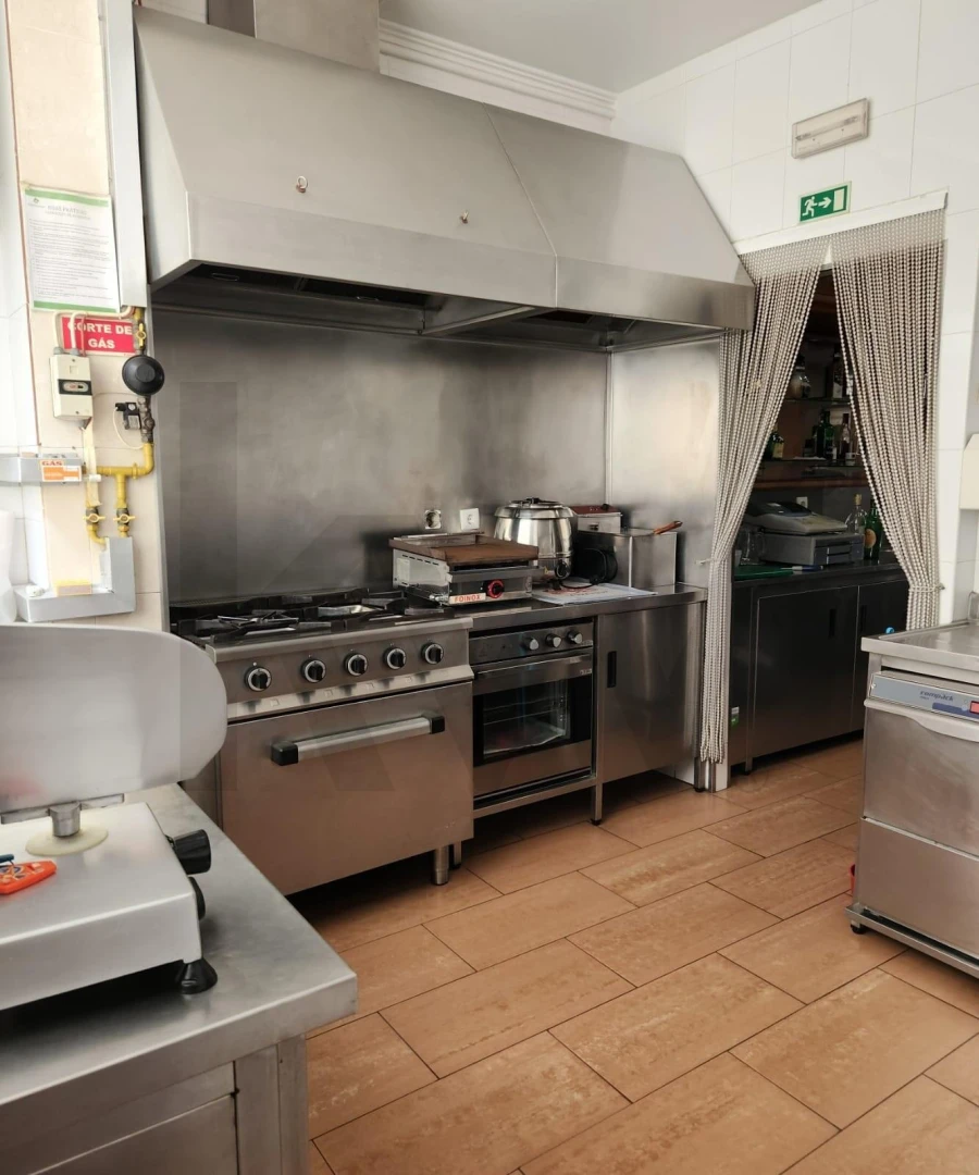 Loja para Arrendamento em Laranjeiro e Feijó Foto 21