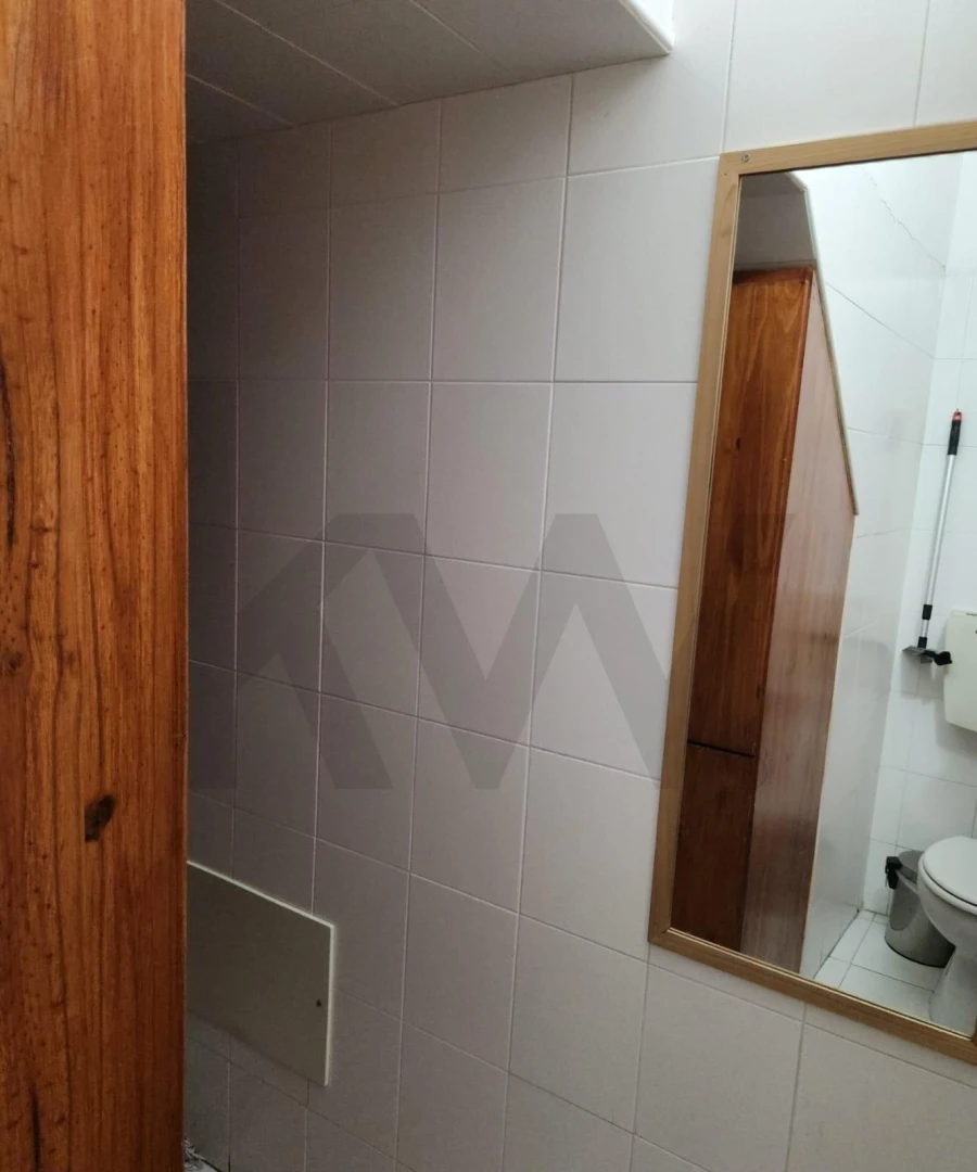 Loja para Arrendamento em Laranjeiro e Feijó Foto 13