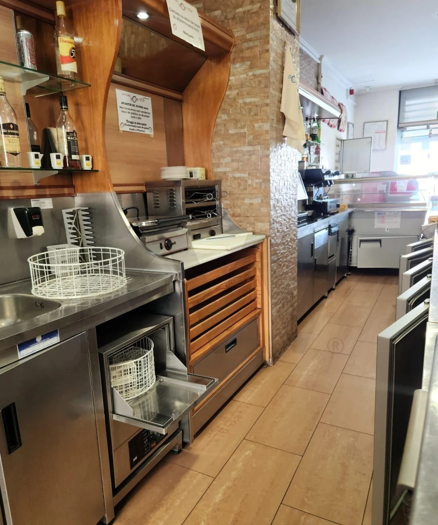 Loja para Arrendamento em Laranjeiro e Feijó Foto 22