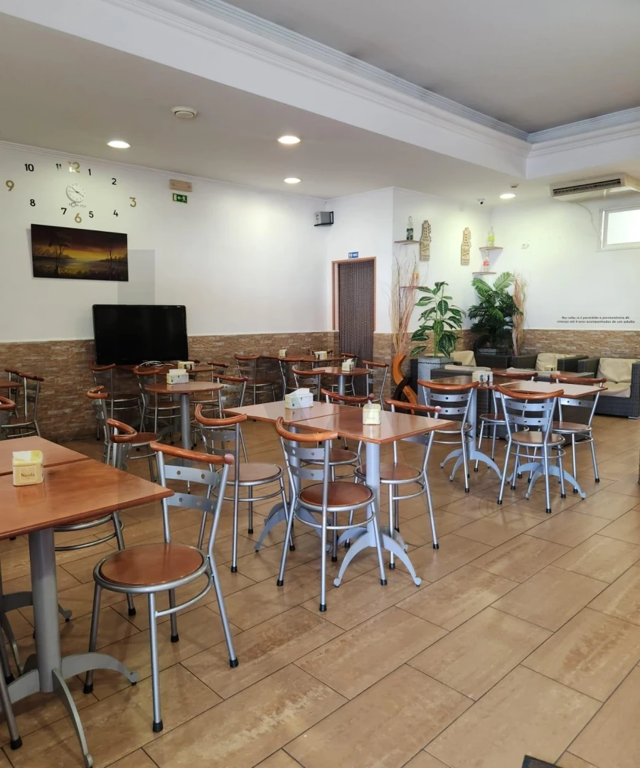 Loja para Arrendamento em Laranjeiro e Feijó