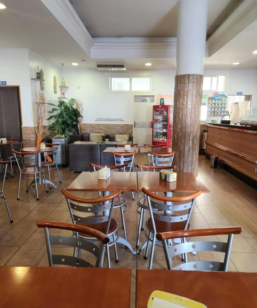 Loja para Arrendamento em Laranjeiro e Feijó Foto 3