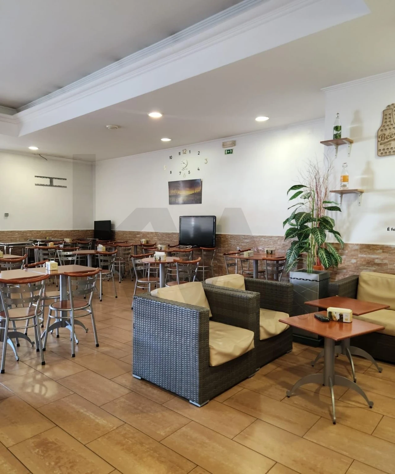 Loja para Arrendamento em Laranjeiro e Feijó Foto 10