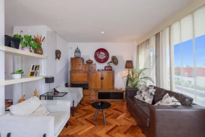 Moradia T4 para Venda em Algés, Linda-A-Velha e Cruz Quebrada-Dafundo