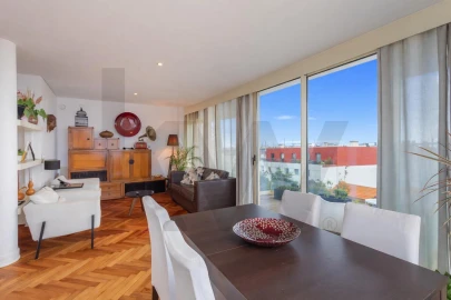 Moradia T4 para Venda em Algés, Linda-A-Velha e Cruz Quebrada-Dafundo