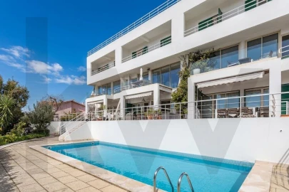 Moradia T4 para Venda em Algés, Linda-A-Velha e Cruz Quebrada-Dafundo